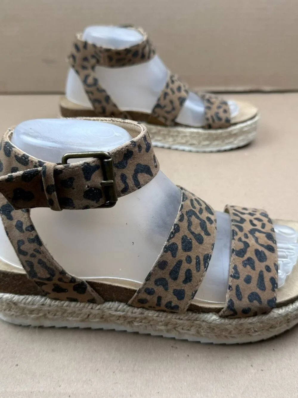Women Universal Thread Leopard Print Ankle Strap Espadrille Platform Sandal Sz 9